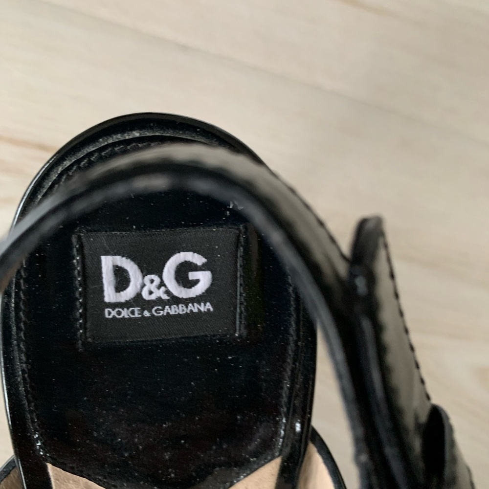 D&G - Dolce &Gabbaba black patent strappy high heel sandals - Picture 10 of 13